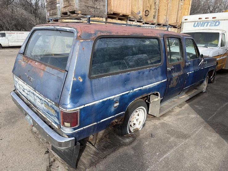 1973-chevrolet-suburban-image-5