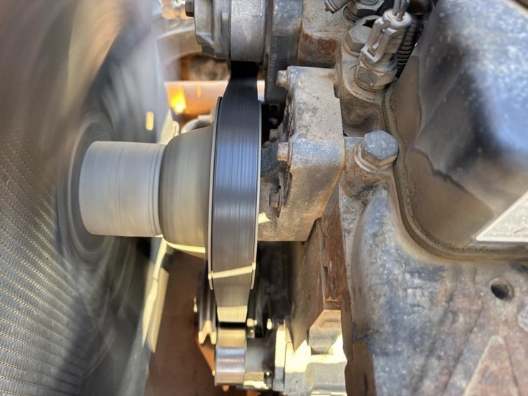 2011-case-570m-xt-image-46