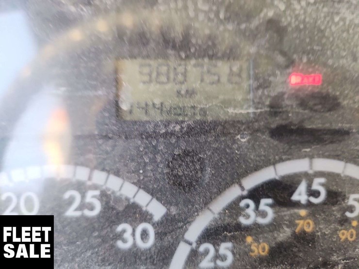 2004-freightliner-m2-106-image-18