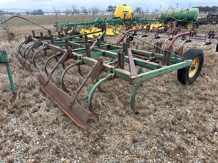 john-deere-100-image-3