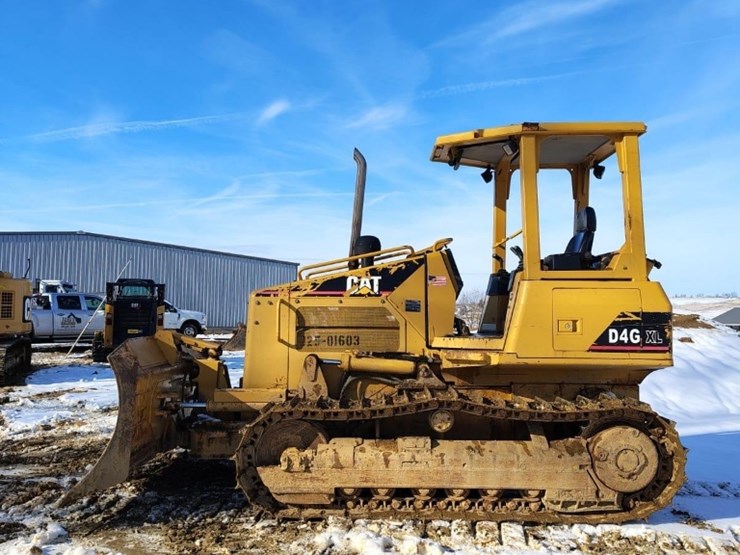 2005-caterpillar-d4g-xl-image-3