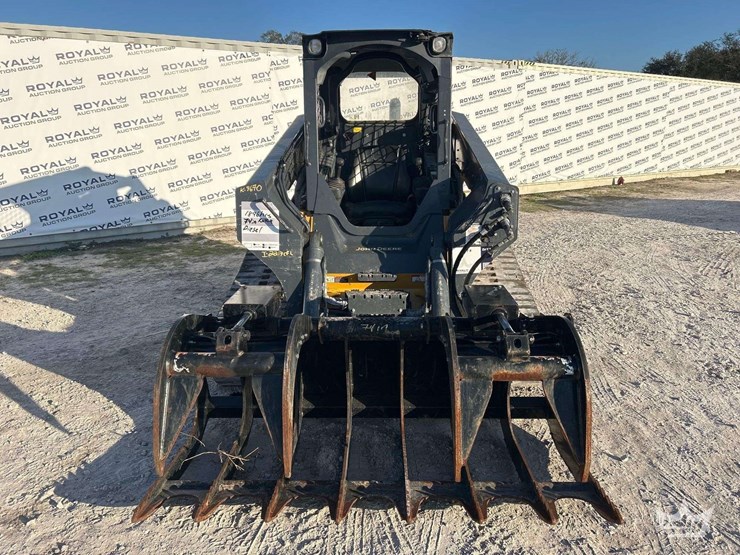 2020-deere-333g-image-17