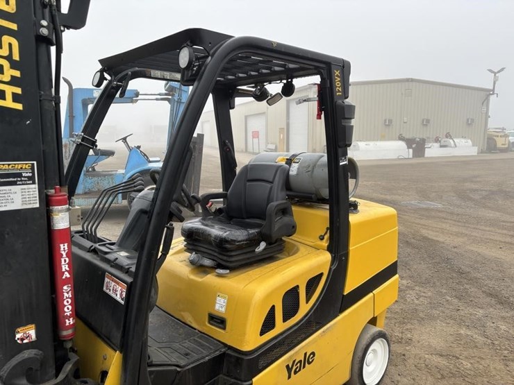 2017-yale-glc120vxntge100-forklift-image-17