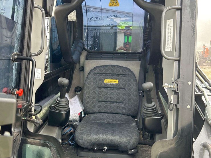 2023-new-holland-c327-image-5