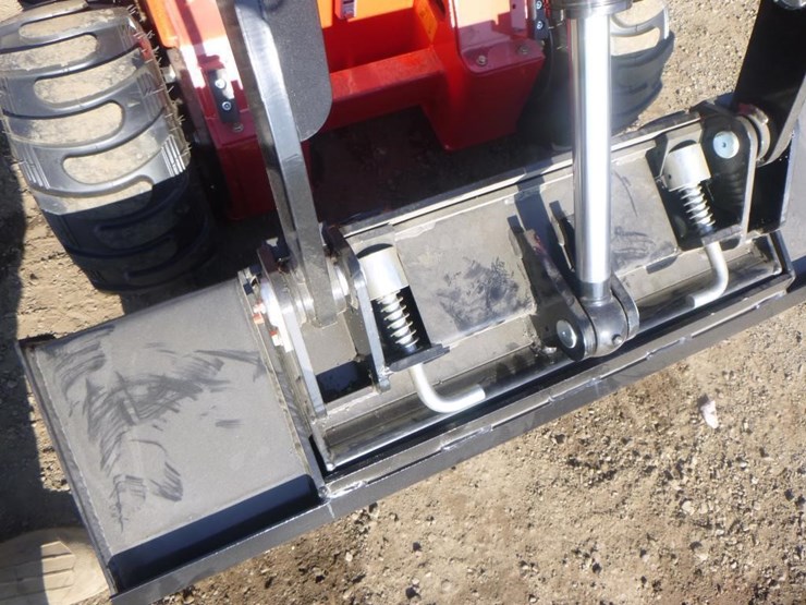 2025-sdlool-323w-skid-steer-loader-image-11