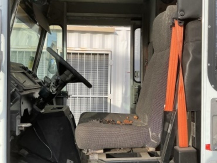 2002-workhorse-p20-delivery-van-image-17