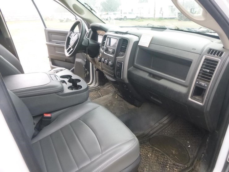 2016-dodge-1500-image-12