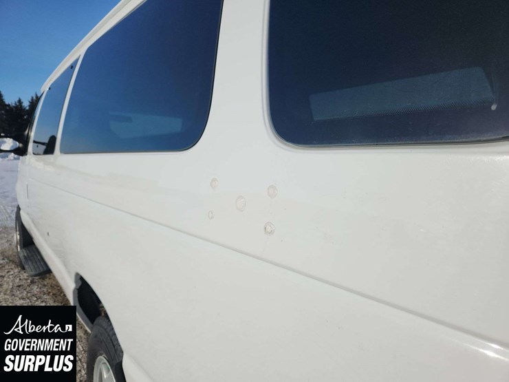 2014-ford-cargo-image-31