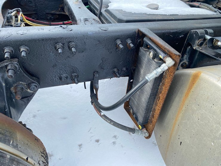 2005-sterling-at-9000-semi-tractor-image-13