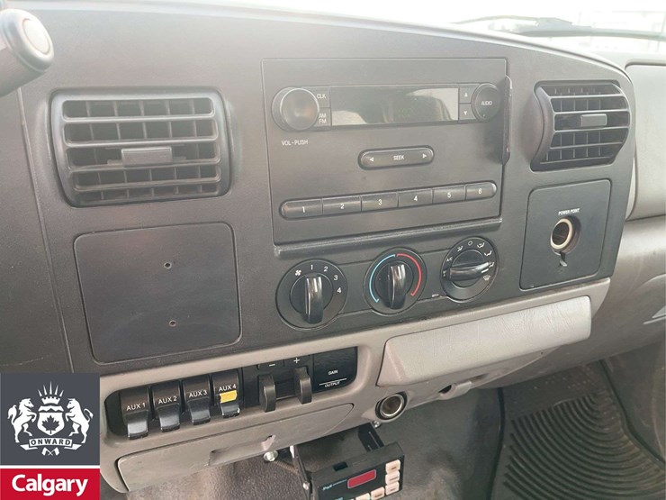 2006-ford-f550-image-17