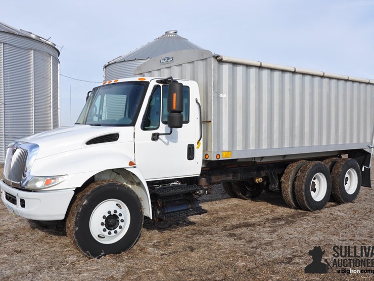 2004-international-durastar-4400-image-1