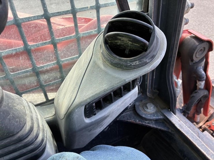 2021-kubota-svl97-2-image-15