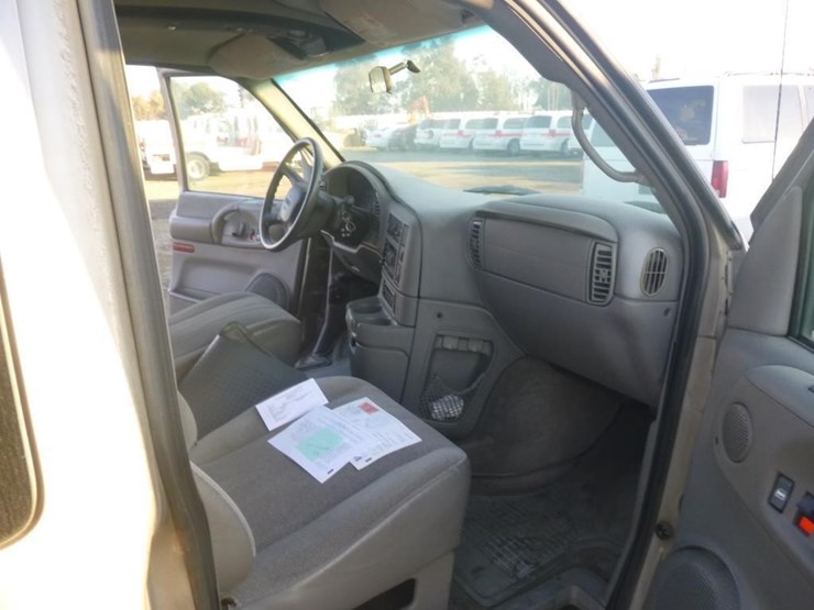 2004-gmc-safari-image-10