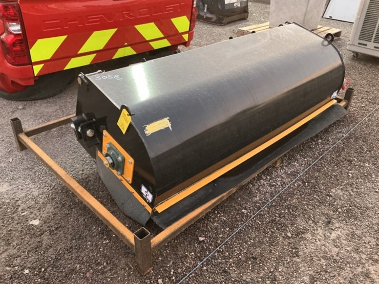 2025-giyi-bs72-box-broom-for-skid-steer-image-1