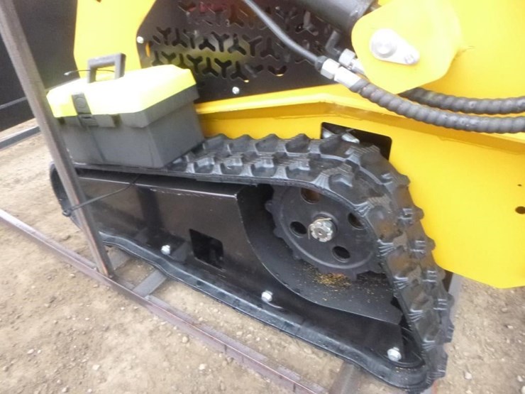2025-agt-mx-crt23-skid-steer-track-loader-image-17