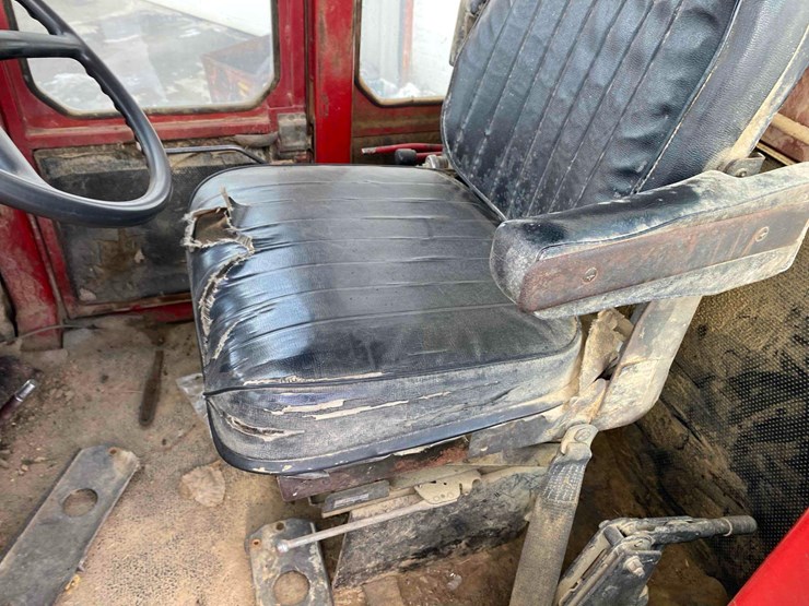 international-4568-project-tractor-image-16