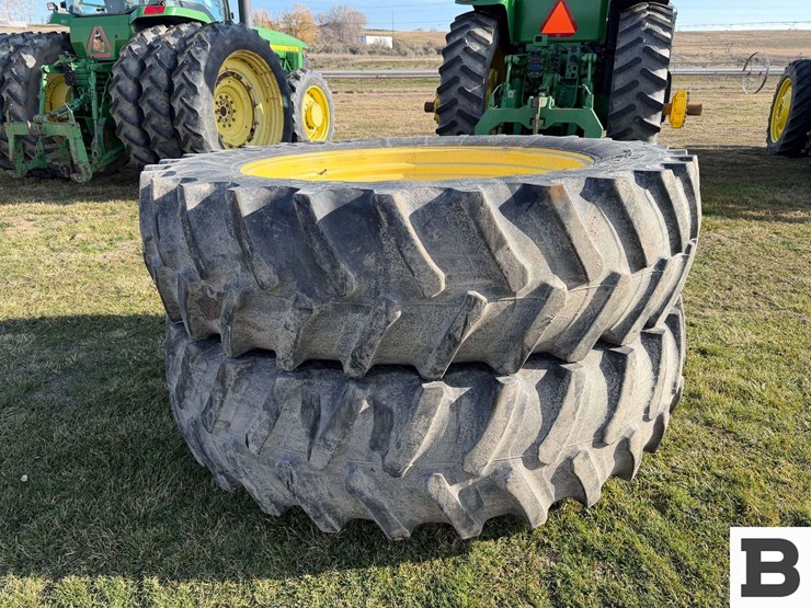 2011-john-deere-8310r-image-85