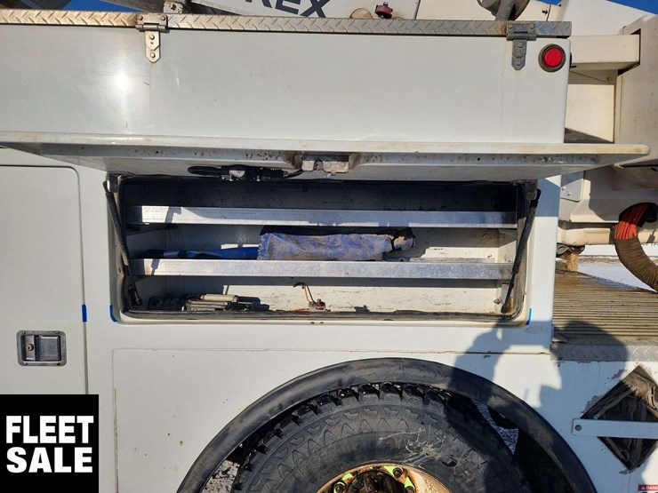 2008-freightliner-m2-106-image-34