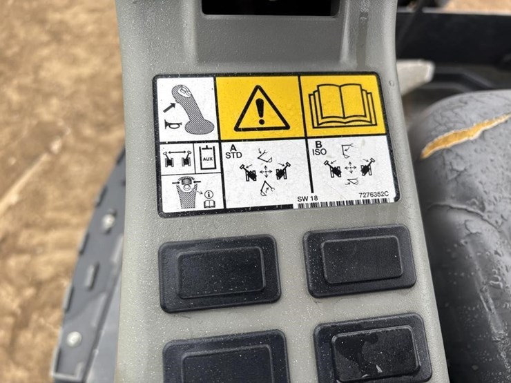 2021-bobcat-e26-image-30