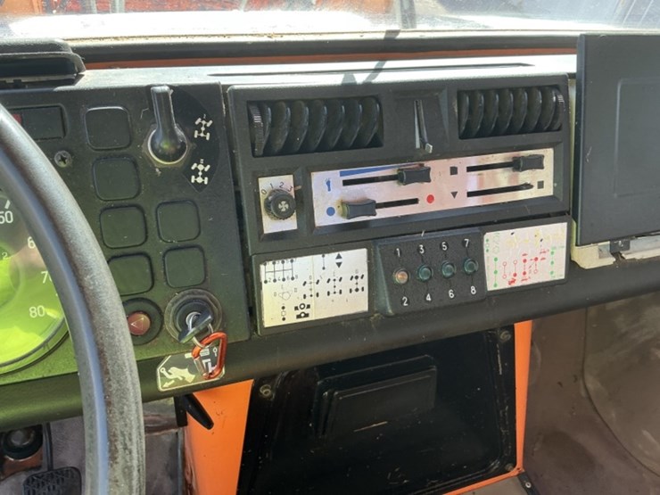 daimler-benz-ag-unimog-424-loader-truck-image-28