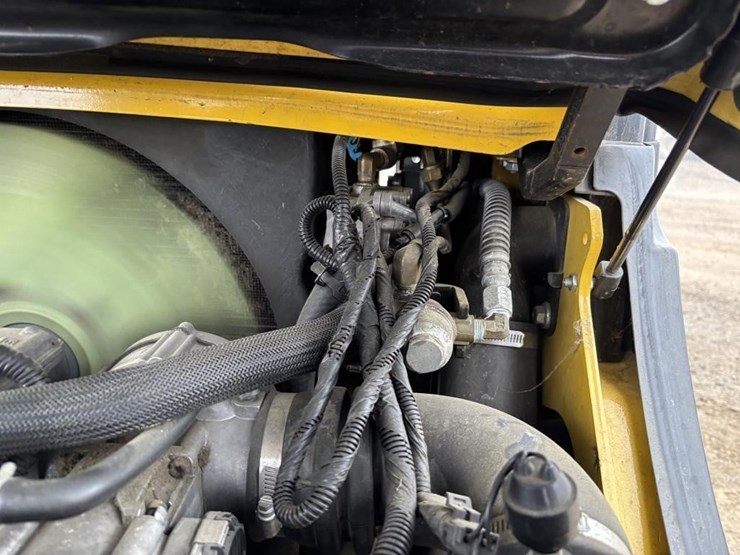 2017-yale-glc120vxntge100-forklift-image-37