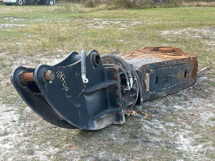 zato-hydraulic-demolition-shears-excavator-attachment-image-1