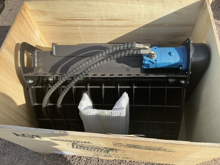 2025-agt-m-bkm-mini-skid-steer-mixer-bucket-image-4