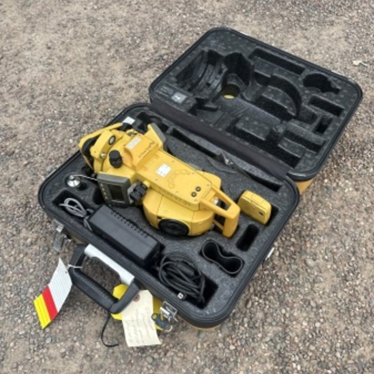 TOPCON GPT-3000LW PULSE TOTAL STATION