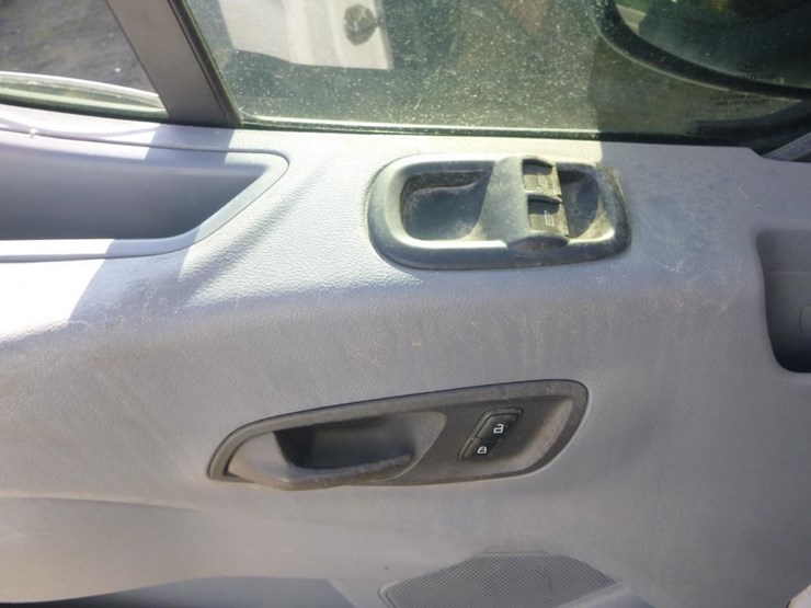 2019-ford-transit-image-16