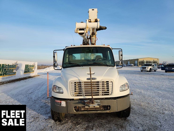 2004-freightliner-m2-106-image-9