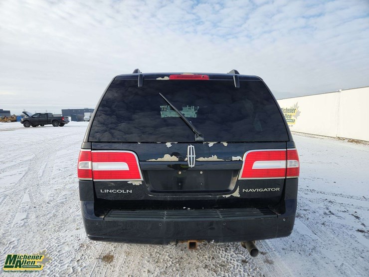 2013-lincoln-navigator-image-7
