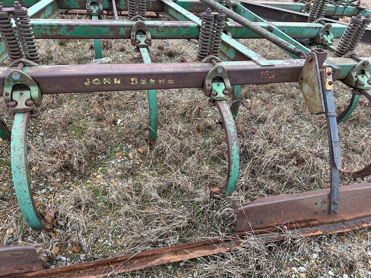 john-deere-100-image-15