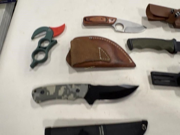 4-hunting-knives-image-2