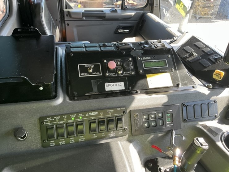 2018-peterbilt-520-image-26