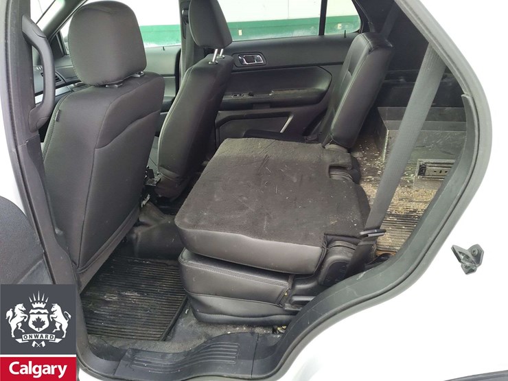 2016-ford-explorer-image-15