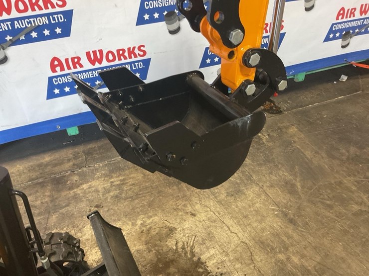 (inv.50041)-new-unused-miva-va13-mini-excavator,-13.5-hp-gas-engine,-manual-thumb,-blade,-aux.-hyd.-image-4