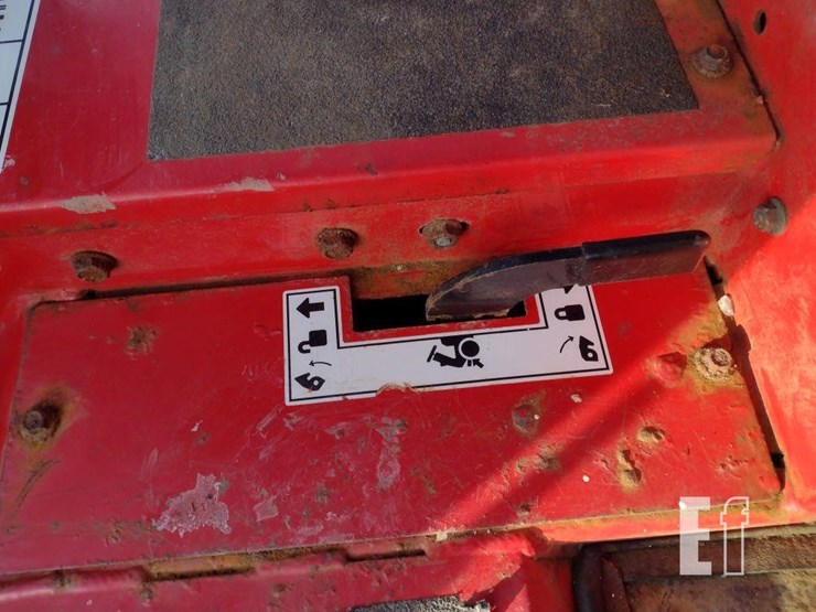 ventrac-3400l-lawn-mower-w/blade-&-broom-image-11