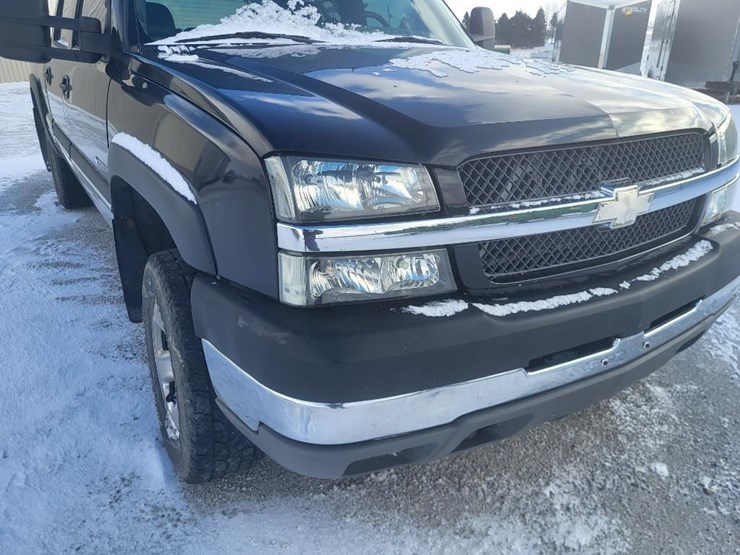 2004-chevrolet-2500hd-image-38