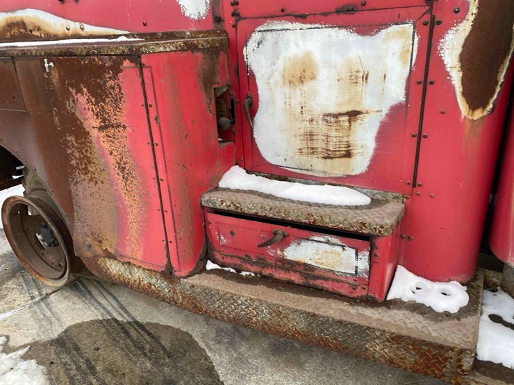 1949-ford-f7-firetruck-image-13