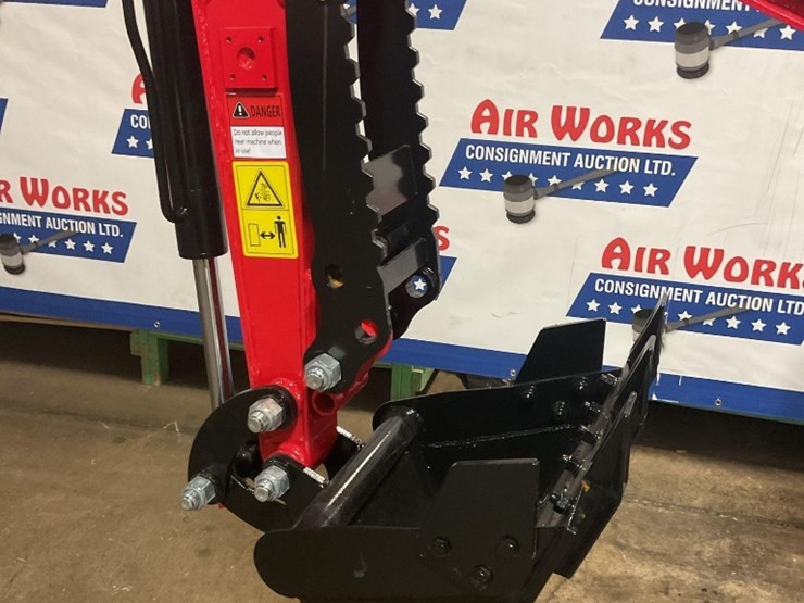 (inv.50031)-new-unused-miva-va13-mini-excavator,-13.5-gas-engine,-manual-thumb,-15"-bucket,-blade-image-5