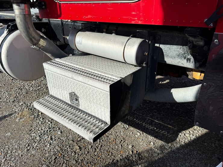 2014-peterbilt-389-image-26