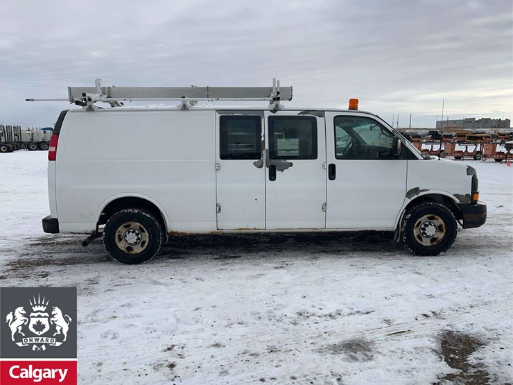 2010-chevrolet-express-3500-image-7
