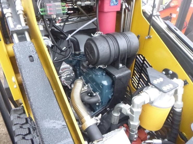 2025-cfg-kktca27-skid-steer-track-loader-image-16