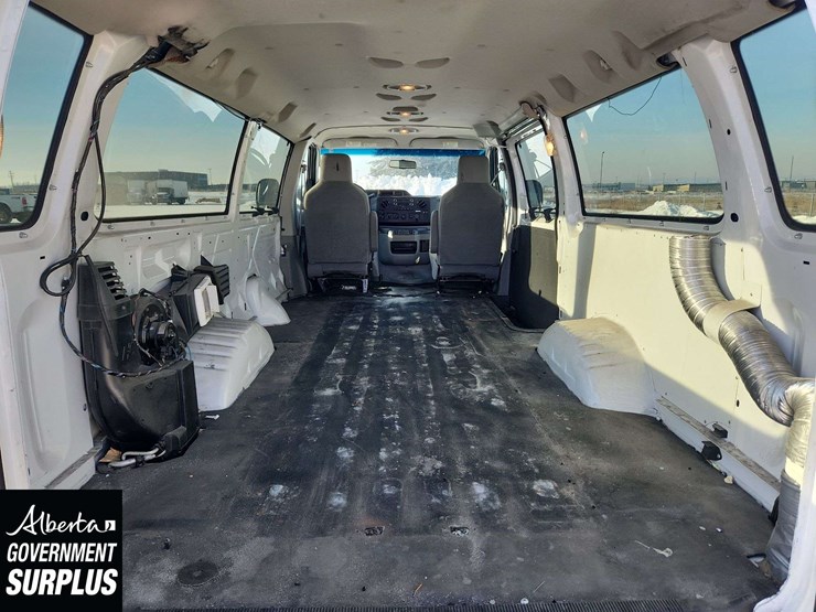 2014-ford-cargo-image-16