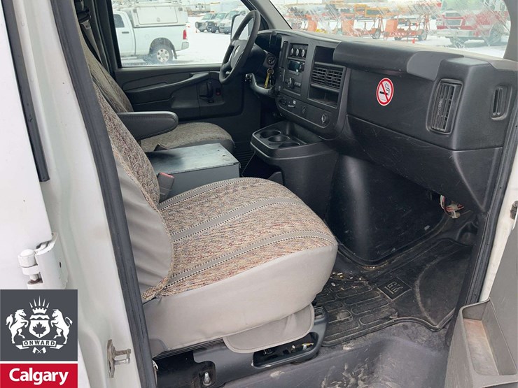 2010-chevrolet-express-3500-image-17