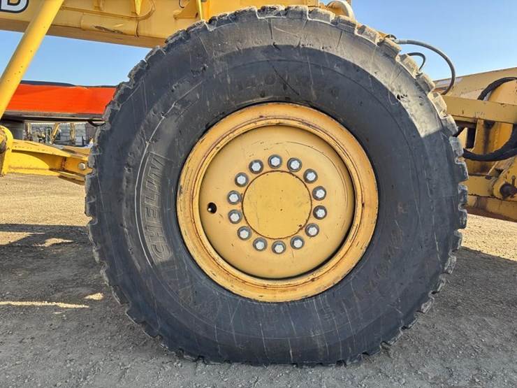 2008-deere-772d-image-31