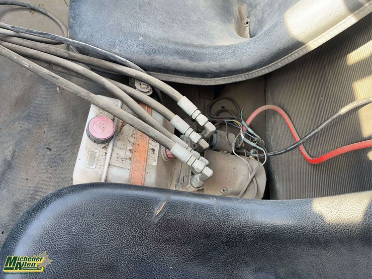 0-airport-tug-with-snow-plow-s/a-service-truck-image-19