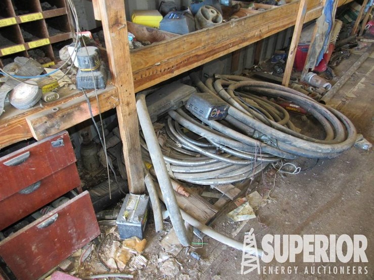 (1-231)-8'-x-8'-x-40'-shipping-container,-w/-fluo...-image-5