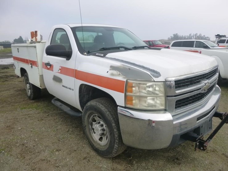 2009-chevrolet-3500hd-image-2