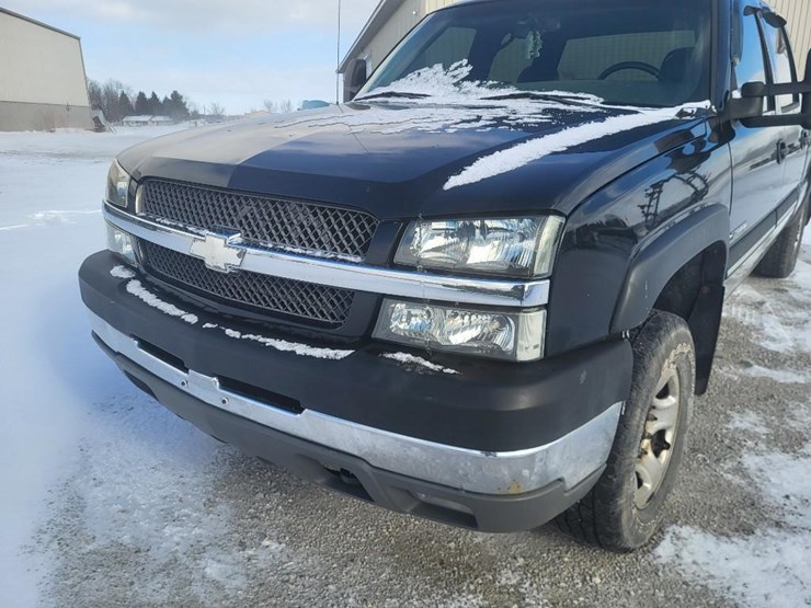 2004-chevrolet-2500hd-image-9